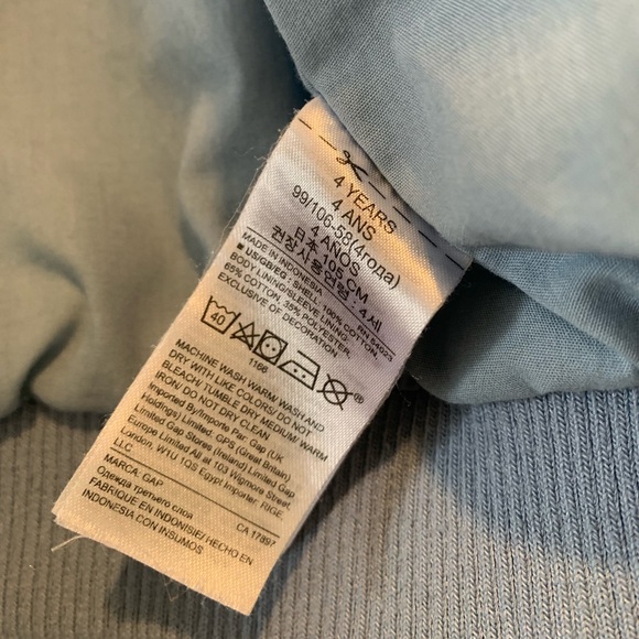 Gap girls light denim zippered jacket with white star. Size 4. - Picture 3 of 4